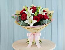 Букет цветов из:  Лилии и Розы в Волгореченске