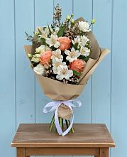 Букет цветов из:  Альстромерии, Лизиантусы, Розы и Хризантемы в Волгореченске