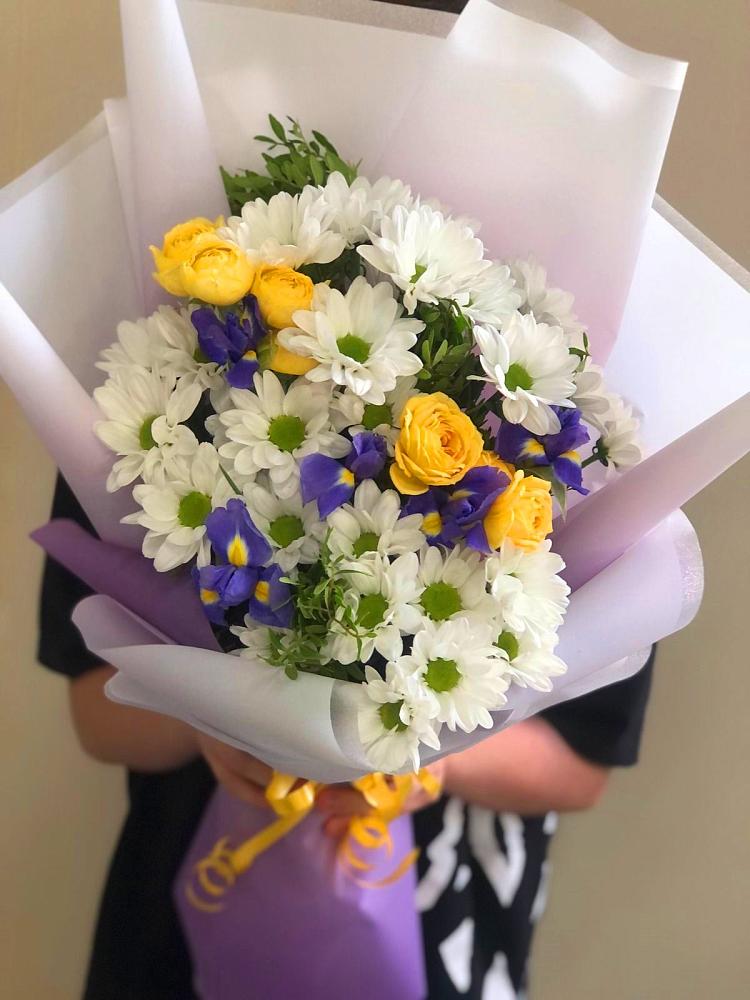 Букет цветов из: Ирисы, Хризантемы и Розы в Волгореченске