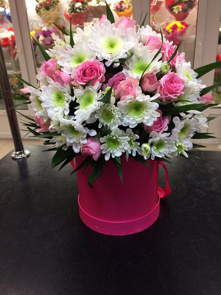 Цветочная композиция из Розы и Хризантемы в шляпной коробке в Волгореченске