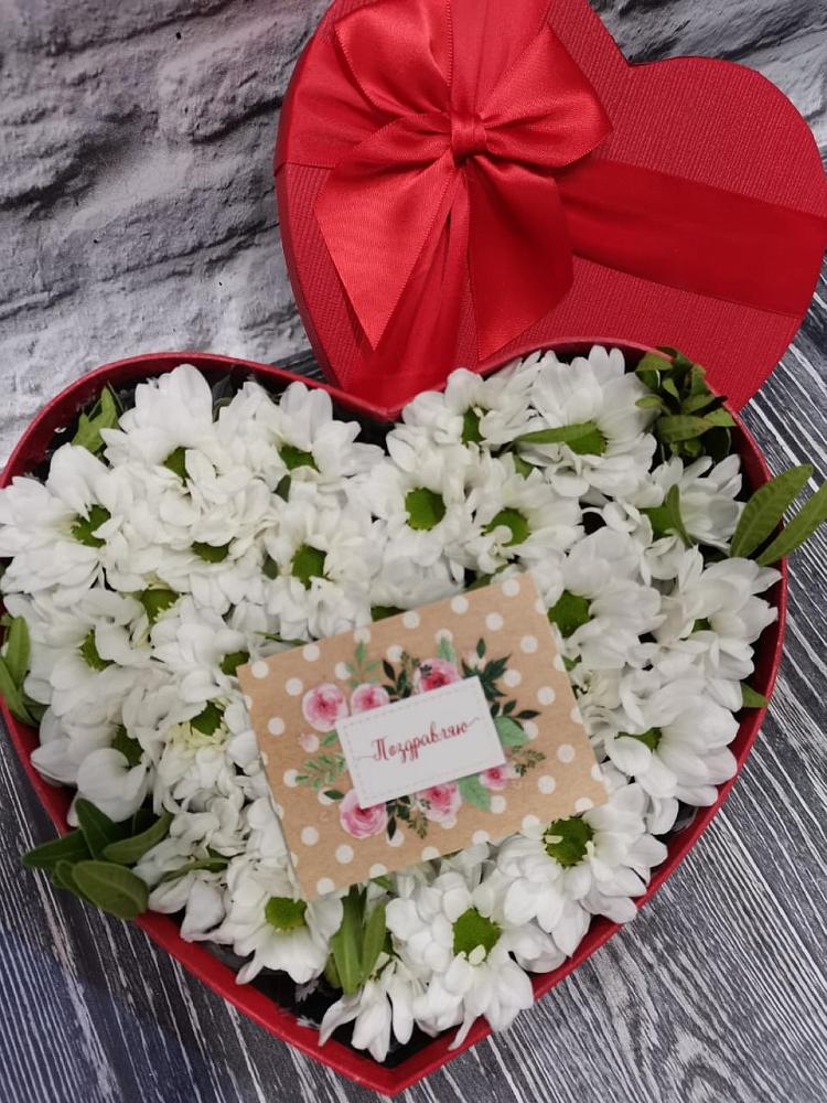 Цветочная композиция из Хризантемы в виде сердца в Волгореченске