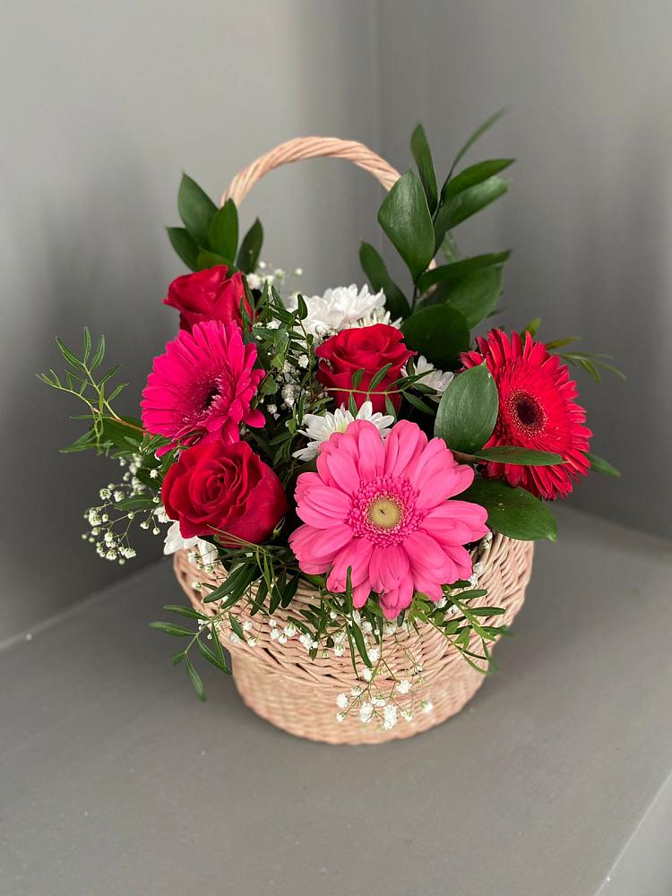 Цветочная композиция из Розы, Хризантемы и Герберы в корзине в Волгореченске