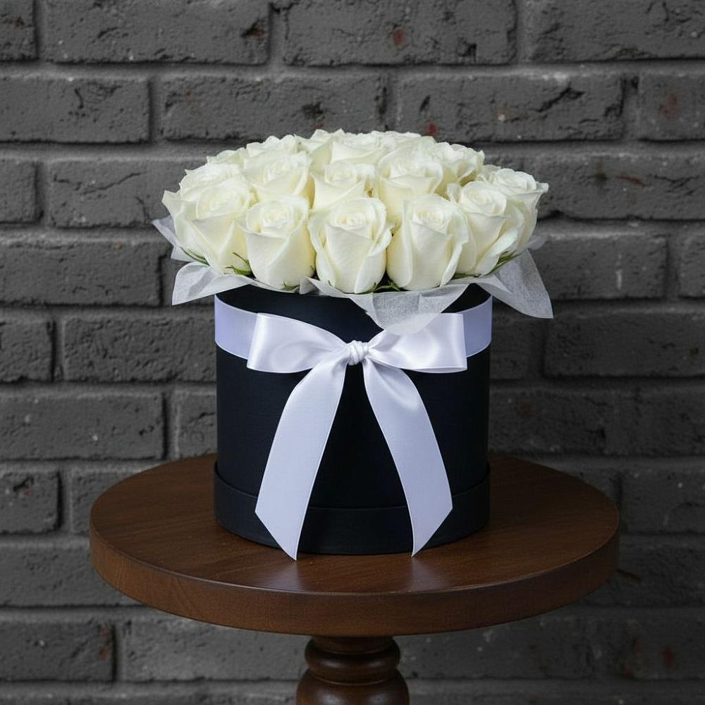 Цветочная композиция из Розы в шляпной коробке в Волгореченске