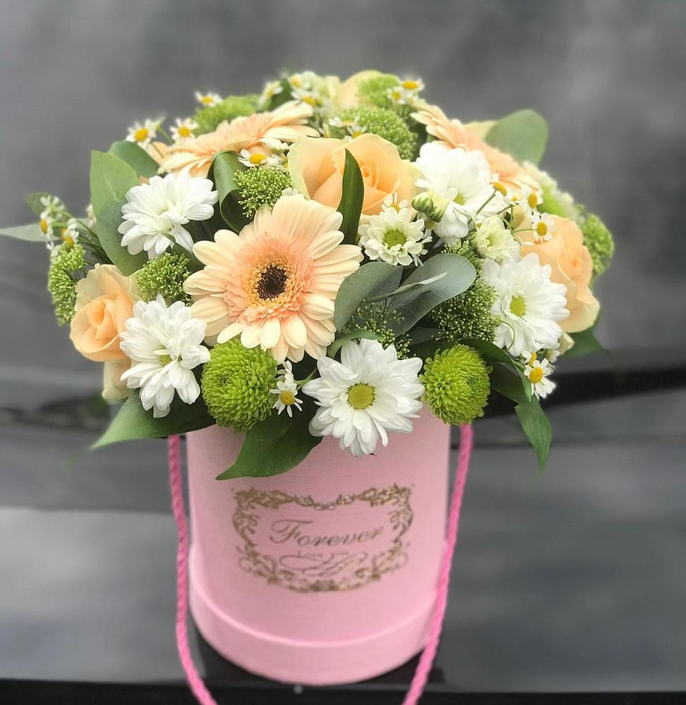 Цветочная композиция из Розы, Герберы и Хризантемы в шляпной коробке в Волгореченске