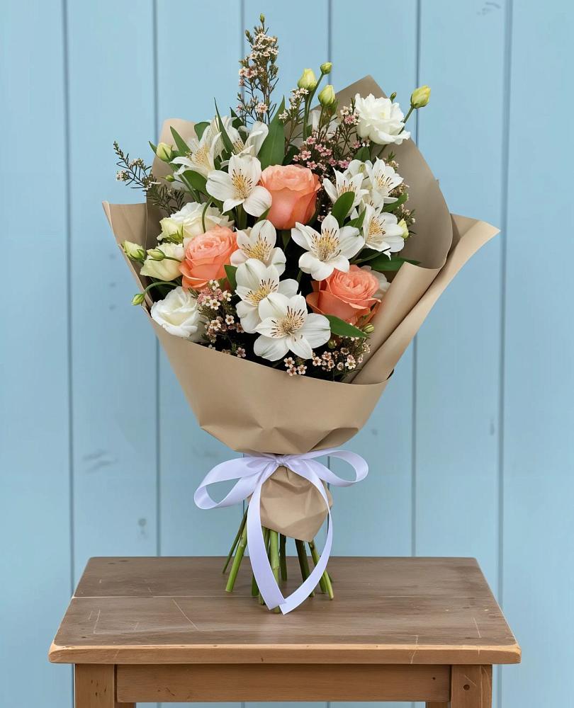 Букет цветов из: Альстромерии, Лизиантусы, Розы и Хризантемы в Волгореченске